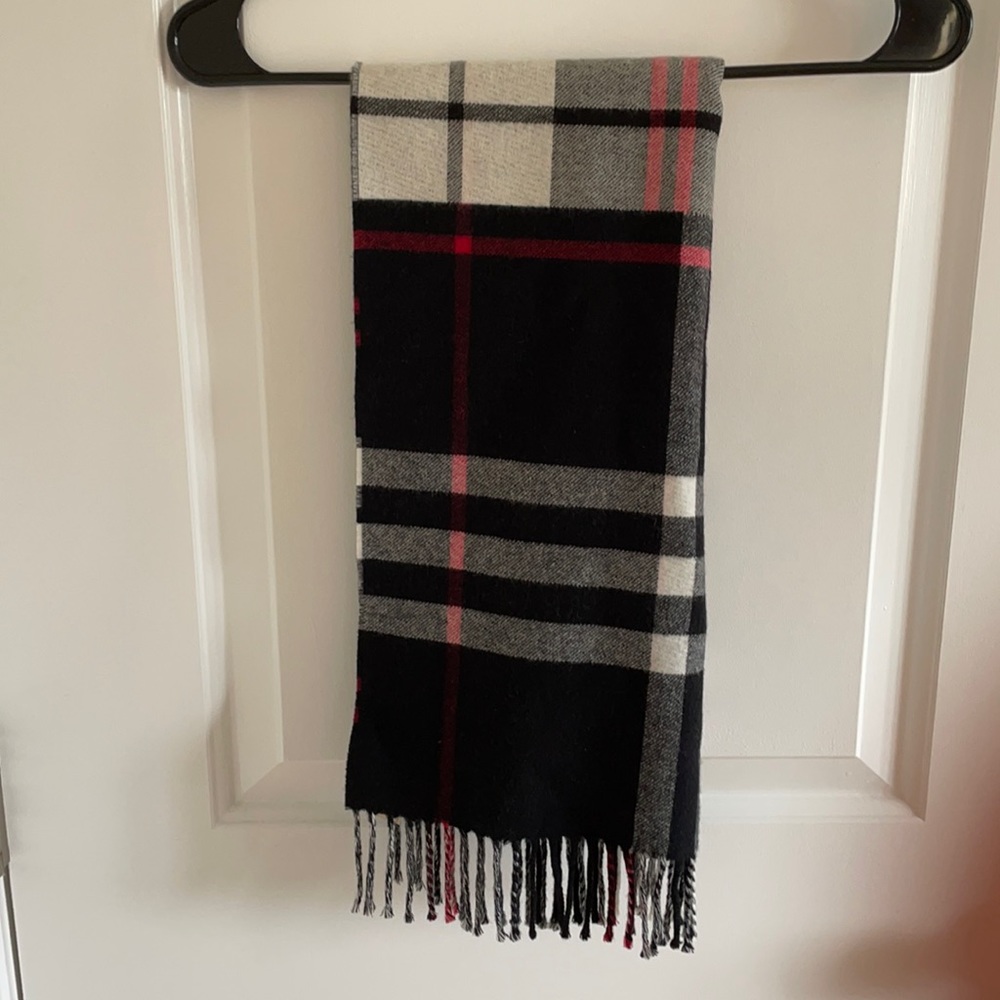 Burberry wool scarf